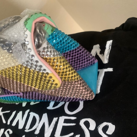 Mini Kensington Rhinestone Shoulder Bag
Kurt Geiger London - Picture 7 of 17